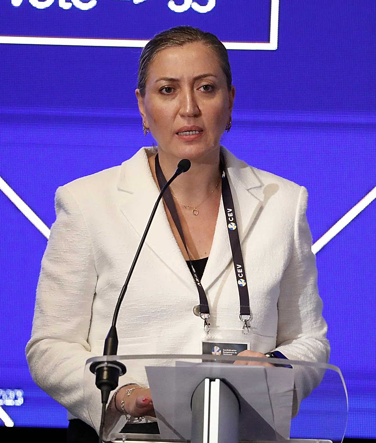 Nihal İşçi