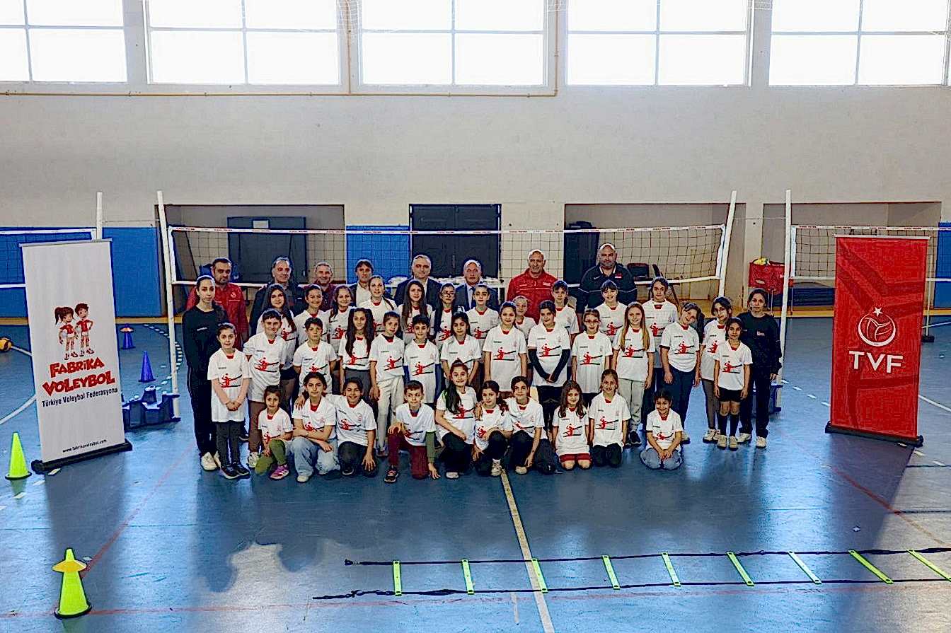 Fabrika Voleybol Yeni Okulunu Artvin-Arhavi'de Açtı